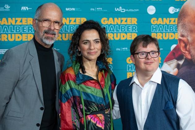 from left Christoph Maria HERBST, actor, Sesede TERZIYAN, actress, Nicolas Nico RANDEL, actor, red carpet, red carpet show, arrival, film premiere GANZER HALBER BRUDER on 15 09 2025 at the Cinedom cinema in Cologne,