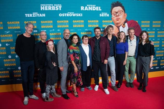 The team of the film, cast and crew, red carpet, red carpet show, arrival, film premiere GANZER HALBER BRUDER on 15 09 2025 at the Cinedom cinema in Cologne,