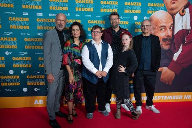 The team of the film, cast and crew, red carpet, red carpet show, arrival, film premiere GANZER HALBER BRUDER on 15 09 2025 at the Cinedom cinema in Cologne,
