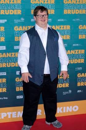 Nico Randel at the premiere of the movie Ganzer halber Bruder at Cinedom Cologne, 15 09 2025 Foto:xR.xSchmiegeltx xFuturexImagex bruder_5915