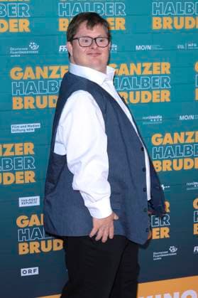 Nico Randel at the premiere of the movie Ganzer halber Bruder at Cinedom Cologne, 15 09 2025 Foto:xR.xSchmiegeltx xFuturexImagex bruder_5916