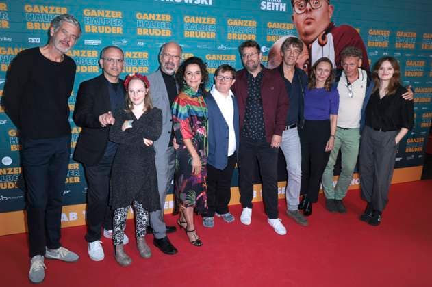 Clemente Fernandez Gil , guest, Christoph Maria Herbst, Sesede Terziyan, Nico Randel, Hanno Olderdissen, Boris Schönfelder and team at the premiere of the feature film Ganzer halber Bruder at Cinedom Cologne, 15 09 2025 Foto:xR.xSchmiegeltx xFuturexImagex bruder_5919