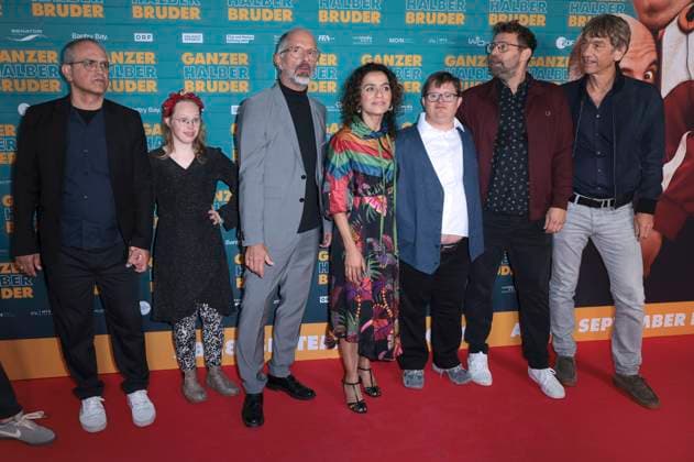 Clemente Fernandez Gil , guest, Christoph Maria Herbst, Sesede Terziyan, Nico Randel, Hanno Olderdissen and Boris Schönfelder at the premiere of the feature film Ganzer halber Bruder at Cinedom Cologne, 15 09 2025 Foto:xR.xSchmiegeltx xFuturexImagex bruder_5921
