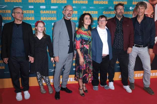 Clemente Fernandez Gil , guest, Christoph Maria Herbst, Sesede Terziyan, Nico Randel, Hanno Olderdissen and Boris Schönfelder at the premiere of the feature film Ganzer halber Bruder at Cinedom Cologne, 15 09 2025 Foto:xR.xSchmiegeltx xFuturexImagex bruder_5922