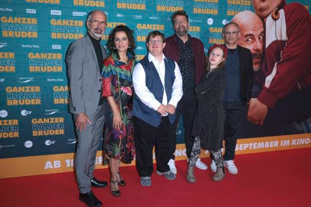 Christoph Maria Herbst, Sesede Terziyan, Nico Randel, Hanno Olderdissen, guest and Clemente Fernandez Gil at the premiere of the feature film Ganzer halber Bruder at Cinedom Cologne, 15 09 2025 Foto:xR.xSchmiegeltx xFuturexImagex bruder_5923