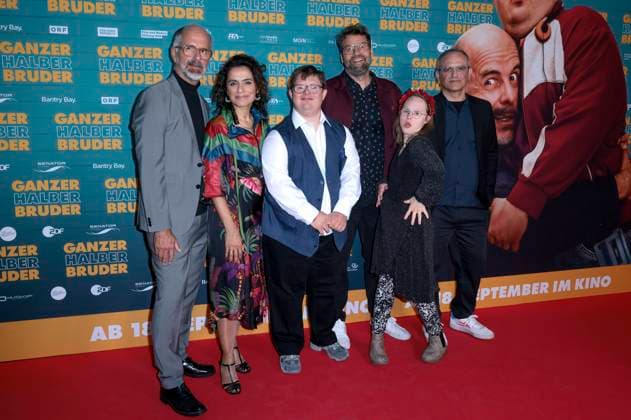 Christoph Maria Herbst, Sesede Terziyan, Nico Randel, Hanno Olderdissen, guest and Clemente Fernandez Gil at the premiere of the feature film Ganzer halber Bruder at Cinedom Cologne, 15 09 2025 Foto:xR.xSchmiegeltx xFuturexImagex bruder_5924