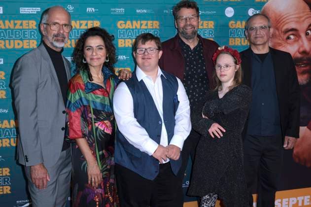 Christoph Maria Herbst, Sesede Terziyan, Nico Randel, Hanno Olderdissen, guest and Clemente Fernandez Gil at the premiere of the feature film Ganzer halber Bruder at Cinedom Cologne, 15 09 2025 Foto:xR.xSchmiegeltx xFuturexImagex bruder_5925