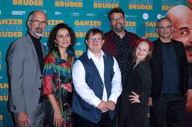Christoph Maria Herbst, Sesede Terziyan, Nico Randel, Hanno Olderdissen, guest and Clemente Fernandez Gil at the premiere of the feature film Ganzer halber Bruder at Cinedom Cologne, 15 09 2025 Foto:xR.xSchmiegeltx xFuturexImagex bruder_5926