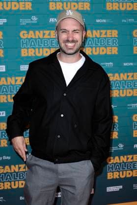 Dominik Porschen at the premiere of the movie Ganzer halber Bruder at Cinedom Cologne, 15 09 2025 Foto:xR.xSchmiegeltx xFuturexImagex bruder_5952