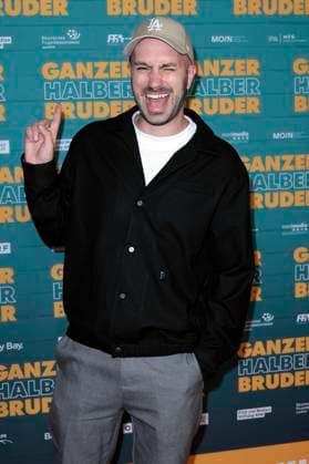 Dominik Porschen at the premiere of the movie Ganzer halber Bruder at Cinedom Cologne, 15 09 2025 Foto:xR.xSchmiegeltx xFuturexImagex bruder_5953