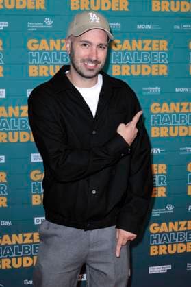Dominik Porschen at the premiere of the movie Ganzer halber Bruder at Cinedom Cologne, 15 09 2025 Foto:xR.xSchmiegeltx xFuturexImagex bruder_5955