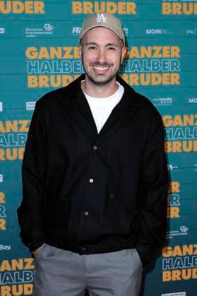 Dominik Porschen at the premiere of the movie Ganzer halber Bruder at Cinedom Cologne, 15 09 2025 Foto:xR.xSchmiegeltx xFuturexImagex bruder_5956