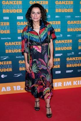 Sesede Terziyan at the premiere of the movie Ganzer halber Bruder at Cinedom Cologne, 15 09 2025 Foto:xR.xSchmiegeltx xFuturexImagex bruder_5965