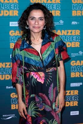 Sesede Terziyan at the premiere of the movie Ganzer halber Bruder at Cinedom Cologne, 15 09 2025 Foto:xR.xSchmiegeltx xFuturexImagex bruder_5967