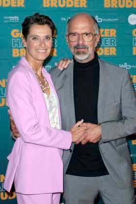 Christoph Maria Herbst with his wife Gisi Herbst at the premiere of the movie Ganzer halber Bruder at Cinedom Cologne, 15 09 2025 Foto:xR.xSchmiegeltx xFuturexImagex bruder_5995