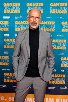 Actor Christoph Maria Herbst at the premiere of the movie Ganzer Halber Bruder at Cinedom Cologne Cologne, 15 09 2025 NRW Germany Copyright: xChristophxHardtx