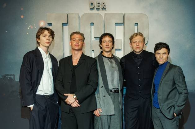 Bilder des Jahres 2025, Entertainment 09 September Weltpremiere - Der Tiger - Yoran Leicher, David Schütter, Laurence Rupp, Leonard Kunz und Sebastian Urzendowsky bei der Weltpremiere Der Tiger im Kino in der Kulturbrauerei am 15.09.2025 in Berlin. *** World premiere of The Tiger Yoran Leicher, David Schütter, Laurence Rupp, Leonard Kunz and Sebastian Urzendowsky at the world premiere of The Tiger at the cinema in the Kulturbrauerei on 15 09 2025 in Berlin Copyright: xEventpressxKochanx
