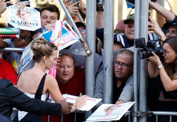 Margot Robbie signs autographs when she arrives on the red carpet at the A Big Bold Beautiful Journey New York Premiere at AMC Lincoln Square Theater on Monday, September 15, 2025 in New York City  NYP20250915121 JOHNxANGELILLO