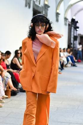 Mercedes-Benz Fashion Week de Madrid - Devota & Lomba in Spain - 15 Sep 2025 A model walks the runway wearing a design by DUYOS during Mercedes-Benz Fashion Week de Madrid in IFERMA. Madrid Spain Copyright: xAtilanoxGarciax xSOPAxImagesx FOTO47912