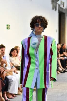 Mercedes-Benz Fashion Week de Madrid - Devota & Lomba in Spain - 15 Sep 2025 A model walks the runway wearing a design by DUYOS during Mercedes-Benz Fashion Week de Madrid in IFERMA. Madrid Spain Copyright: xAtilanoxGarciax xSOPAxImagesx FOTO47927
