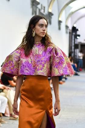 Mercedes-Benz Fashion Week de Madrid - Devota & Lomba in Spain - 15 Sep 2025 A model walks the runway wearing a design by DUYOS during Mercedes-Benz Fashion Week de Madrid in IFERMA. Madrid Spain Copyright: xAtilanoxGarciax xSOPAxImagesx FOTO47937