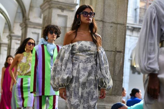 Mercedes-Benz Fashion Week de Madrid - Devota & Lomba in Spain - 15 Sep 2025 Models walk the runway wearing a design by DUYOS during Mercedes-Benz Fashion Week de Madrid in IFERMA. Madrid Spain Copyright: xAtilanoxGarciax xSOPAxImagesx FOTO47977