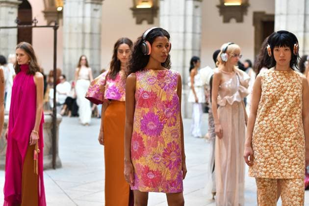 Mercedes-Benz Fashion Week de Madrid - Devota & Lomba in Spain - 15 Sep 2025 Models walk the runway wearing a design by DUYOS during Mercedes-Benz Fashion Week de Madrid in IFERMA. Madrid Spain Copyright: xAtilanoxGarciax xSOPAxImagesx FOTO47981