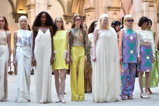 Mercedes-Benz Fashion Week de Madrid - Devota & Lomba in Spain - 15 Sep 2025 Models walk the runway wearing a design by DUYOS during Mercedes-Benz Fashion Week de Madrid in IFERMA. Madrid Spain Copyright: xAtilanoxGarciax xSOPAxImagesx FOTO47982