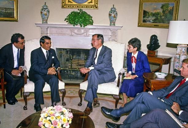 Bush Meets Ben Ali of Tunisia May 19, 2013 - Washington, District of Columbia, United States of America - United States President George H.W. Bush, right, meets President Zine El Abidine Ben Ali of Tunisia in the Oval Office of the White House in Washington, D.C. on November 16, 1989. Vice President Dan Quayle looks on from the far right..Credit: Ron Sachs CNP Copyright: xRonxSachsx