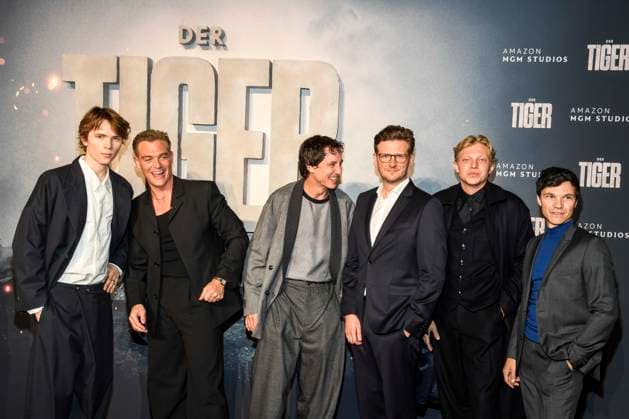 abb Yoran Leicher, David Schütter, Laurence Rupp, Dennis Gansel, Leonhard Kunz and Sebastian Urzendowsky as guests on the red carpet at the world premiere of the Amazon film The Tiger at the cinema in the Kulturbrauerei, Berlin on 15 09 2025
