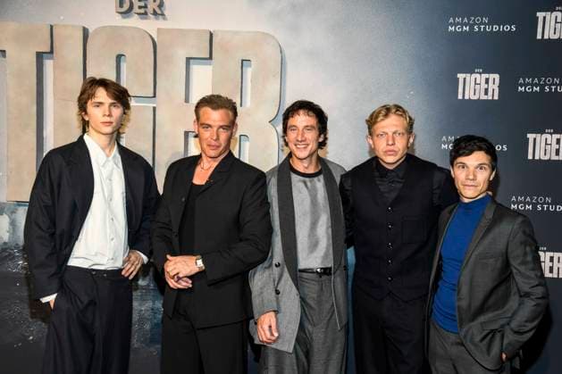 abb Yoran Leicher, David Schütter, Laurence Rupp, Dennis Gansel, Leonhard Kunz and Sebastian Urzendowsky as guests on the red carpet at the world premiere of the Amazon film The Tiger at the cinema in the Kulturbrauerei, Berlin on 15 09 2025