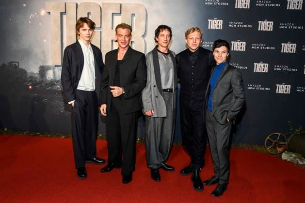 abb Yoran Leicher, David Schütter, Laurence Rupp, Dennis Gansel, Leonhard Kunz and Sebastian Urzendowsky as guests on the red carpet at the world premiere of the Amazon film The Tiger at the cinema in the Kulturbrauerei, Berlin on 15 09 2025
