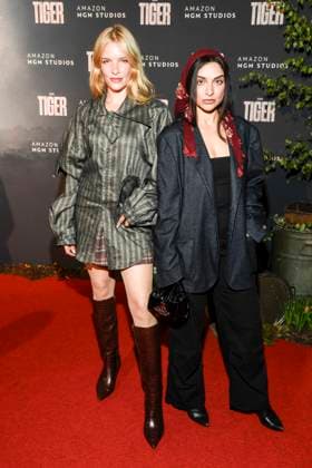 abb Bea Brocks and Aylin Oecal as guests on the red carpet at the world premiere of the Amazon film The Tiger at the cinema in the Kulturbrauerei, Berlin on 15 09 2025