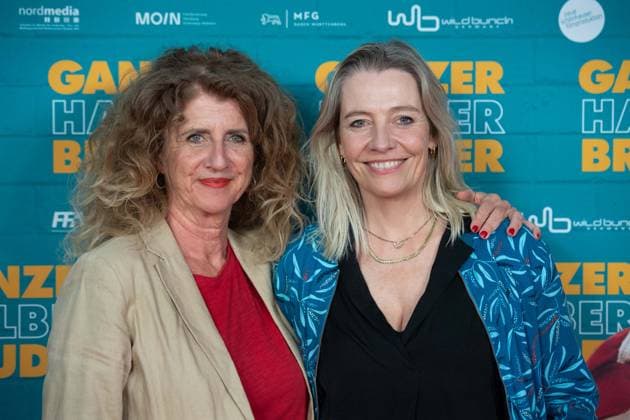 f l Julia SCHMITT, actress, Antje MAIRICH, actress, red carpet, red carpet show, arrival, film premiere GANZER HALBER BRUDER on 15 09 2025 at the Cinedom cinema in Cologne,