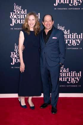 Elizabeth Dement and Jason Kravits at the premiere of the movie A Big Bold Beautiful Journey at AMC Lincoln Square New York, 15 09 2025 Foto:xB.xHinex xFuturexImagex beautiful_5916