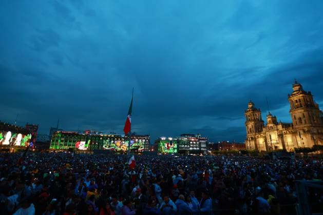 Mexican President Claudia Sheinbaum leads her first Grito de Independencia ceremony MEXICO CITY, MEXICO - SEPTEMBER 15: People attend the Grito de Independencia ceremony, which marks the start of Independence Day celebrations, at Zocalo main square, in Mexico City, Mexico on September 15, 2025. This is the first time that a female president has lead the Grito de Independencia ceremony in the country s history. Daniel Cardenas Anadolu Mexico City Mexico. Editorial use only. Please get in touch for any other usage.  Copyright: x2025xAnadoluxDanielxCardenasx