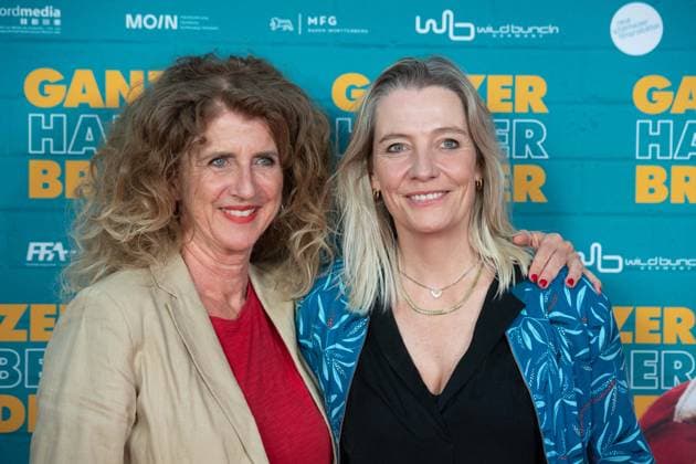 f l Julia SCHMITT, actress, Antje MAIRICH, actress, red carpet, red carpet show, arrival, film premiere GANZER HALBER BRUDER on 15 09 2025 at the Cinedom cinema in Cologne,