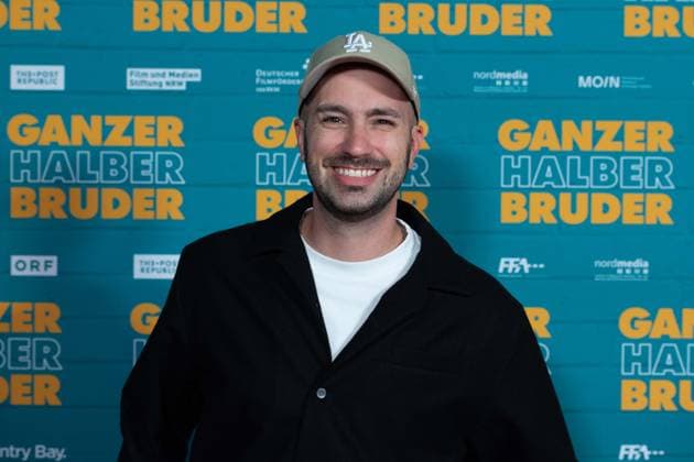 Dominik PORSCHEN, presenter, red carpet, red carpet show, arrival, film premiere GANZER HALBER BRUDER on 15 09 2025 at the Cinedom cinema in Cologne,