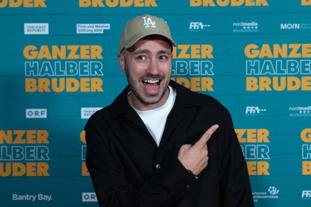 Dominik PORSCHEN, presenter, red carpet, red carpet show, arrival, film premiere GANZER HALBER BRUDER on 15 09 2025 at the Cinedom cinema in Cologne,