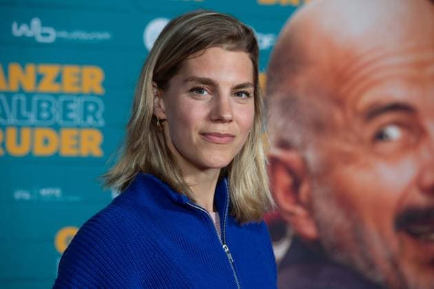 Bettine Langehein, actress, red carpet, red carpet show, arrival, arrival, film premiere GANZER HALBER BRUDER on 15 09 2025 at the Cinedom cinema in Cologne,