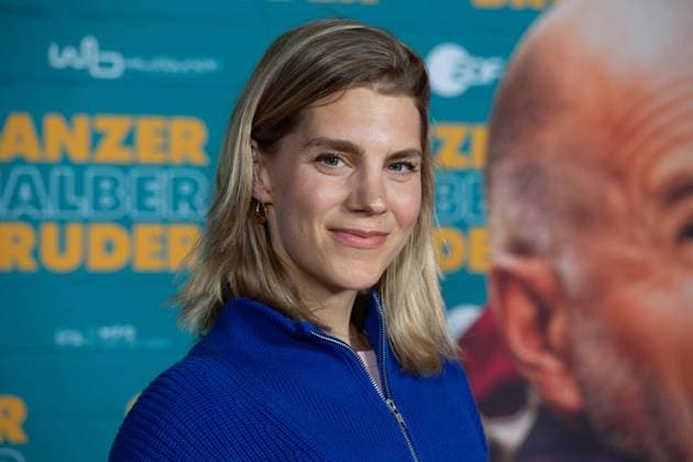 Bettine Langehein, actress, red carpet, red carpet show, arrival, arrival, film premiere GANZER HALBER BRUDER on 15 09 2025 at the Cinedom cinema in Cologne,