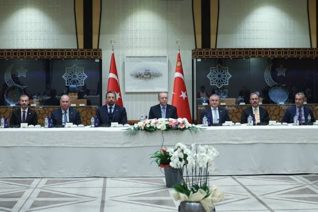 Turkish President Erdogan receives players of the Turkish National Basketball Team ANKARA, TURKIYE - SEPTEMBER 16: (----EDITORIAL USE ONLY - MANDATORY CREDIT - TURKISH PRESIDENCY MUSTAFA KAMACI HANDOUT - NO MARKETING NO ADVERTISING CAMPAIGNS - DISTRIBUTED AS A SERVICE TO CLIENTS----) Turkish President Recep Tayyip Erdogan (C) receives the players of the Turkish National Basketball Team after winning the silver medal in the FIBA EuroBasket 2025 final against Germany at the Presidential Complex in Ankara, Turkiye on September 16, 2025. Turkish Minister of Youth and Sports Osman Askin Bak (3rd R) and President of Turkish Basketball Federation Hidayet Turkoglu (3rd L) also attended the ceremony. TUR Presidency Mustafa Kamaci Handout  Copyright: x2025xAnadoluxTURxPresidencyx xMustafaxKamacix xHandoutx