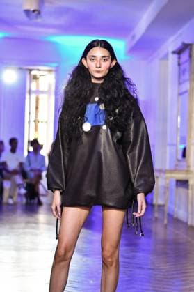 Mercedes-Benz Fashion Week in Madrid, Spain - 16 Sept 2025 A model walks the runway wearing a design by E.R.A.X. during Mercedes-Benz Fashion Week in IFERMA. Madrid Spain Copyright: xAtilanoxGarciax xSOPAxImagesx FOTO48005