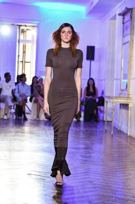 Mercedes-Benz Fashion Week in Madrid, Spain - 16 Sept 2025 A model walks the runway wearing a design by E.R.A.X. during Mercedes-Benz Fashion Week in IFERMA. Madrid Spain Copyright: xAtilanoxGarciax xSOPAxImagesx FOTO48007