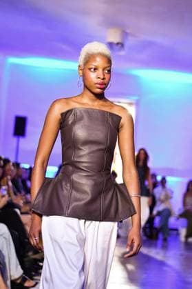 Mercedes-Benz Fashion Week in Madrid, Spain - 16 Sept 2025 A model walks the runway wearing a design by E.R.A.X. during Mercedes-Benz Fashion Week in IFERMA. Madrid Spain Copyright: xAtilanoxGarciax xSOPAxImagesx FOTO48027