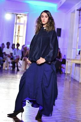 Mercedes-Benz Fashion Week in Madrid, Spain - 16 Sept 2025 A model walks the runway wearing a design by E.R.A.X. during Mercedes-Benz Fashion Week in IFERMA. Madrid Spain Copyright: xAtilanoxGarciax xSOPAxImagesx FOTO48039