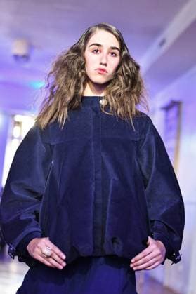 Mercedes-Benz Fashion Week in Madrid, Spain - 16 Sept 2025 A model walks the runway wearing a design by E.R.A.X. during Mercedes-Benz Fashion Week in IFERMA. Madrid Spain Copyright: xAtilanoxGarciax xSOPAxImagesx FOTO48040