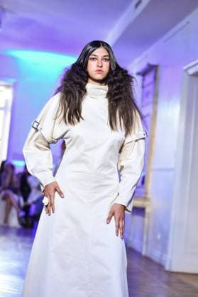 Mercedes-Benz Fashion Week in Madrid, Spain - 16 Sept 2025 A model walks the runway wearing a design by E.R.A.X. during Mercedes-Benz Fashion Week in IFERMA. Madrid Spain Copyright: xAtilanoxGarciax xSOPAxImagesx FOTO48042