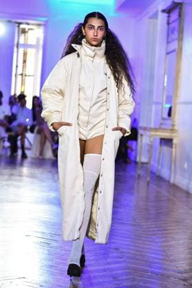 Mercedes-Benz Fashion Week in Madrid, Spain - 16 Sept 2025 A model walks the runway wearing a design by E.R.A.X. during Mercedes-Benz Fashion Week in IFERMA. Madrid Spain Copyright: xAtilanoxGarciax xSOPAxImagesx FOTO48044