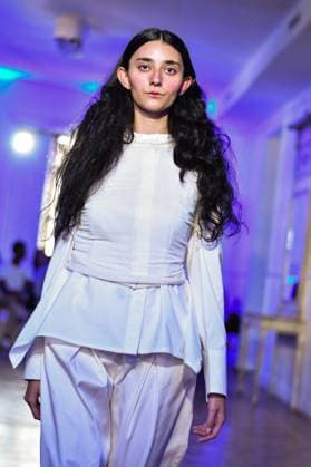 Mercedes-Benz Fashion Week in Madrid, Spain - 16 Sept 2025 A model walks the runway wearing a design by E.R.A.X. during Mercedes-Benz Fashion Week in IFERMA. Madrid Spain Copyright: xAtilanoxGarciax xSOPAxImagesx FOTO48050